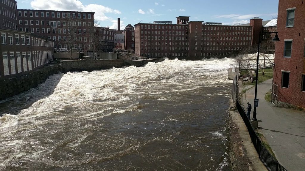 A river running through the middle of a city.