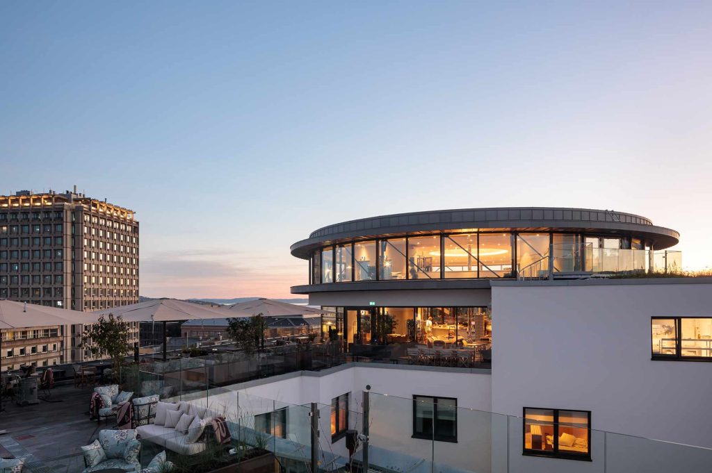 A building with a large balcony in the middle of it