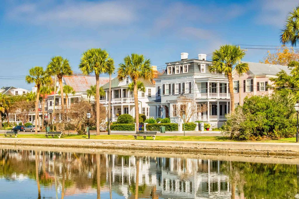 A row of houses on the water 's edge.