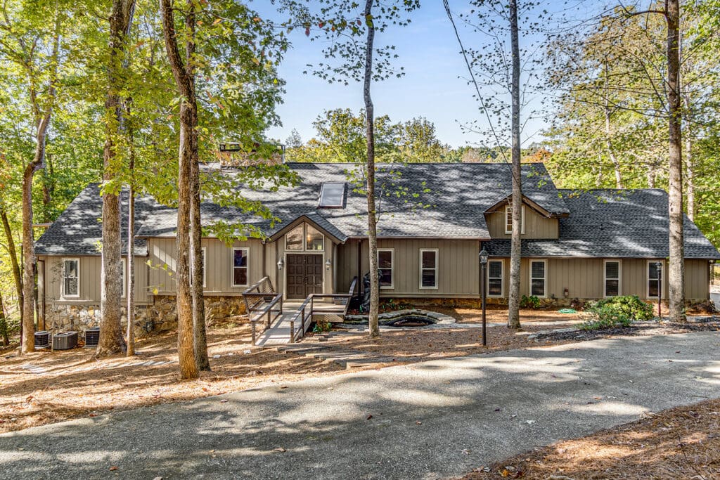 #WowWednesday: Luxury Lakefront Estate in Sandy Springs