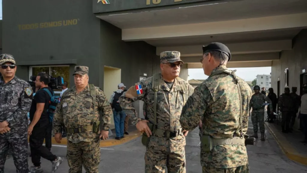 Dominican government advances border fence project