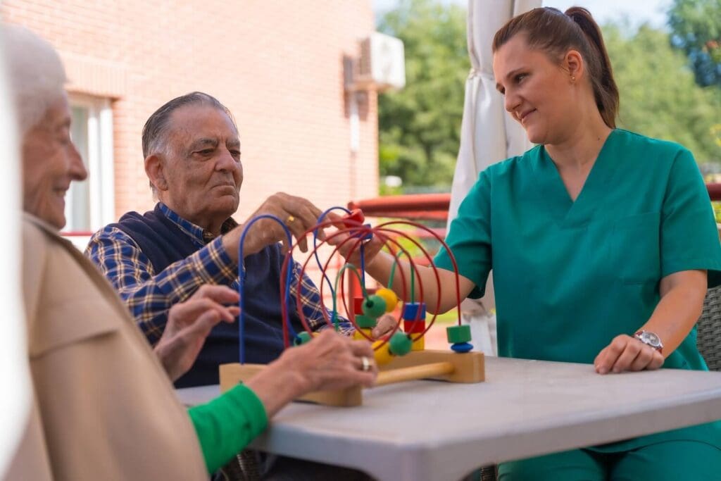 How Memory Care Facilities Help Seniors With Dementia and Alzheimer