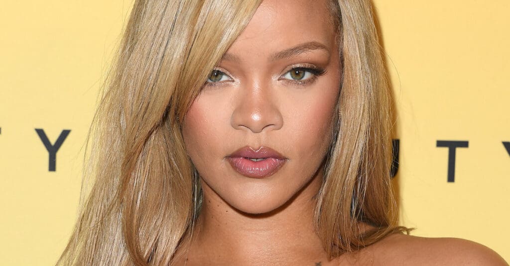 Rihanna’s Go-To Body Shimmer Is Back (for a Limited Time) Rihanna's Go-To Body Shimmer Is Back (for a Limited Time)