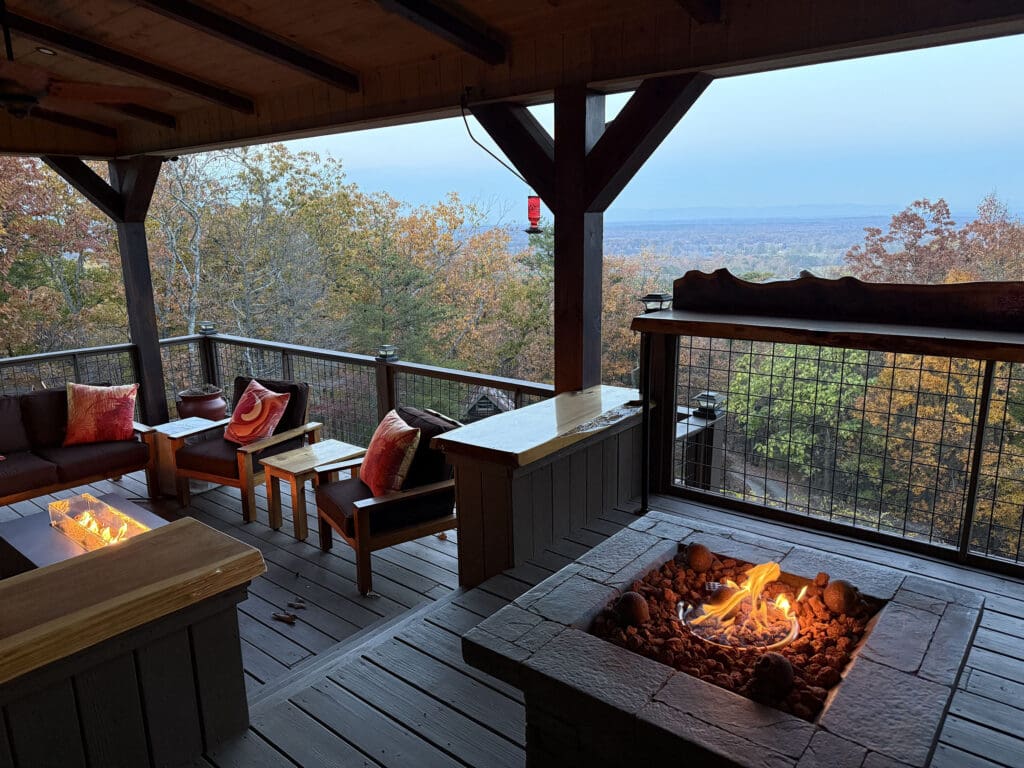 Luxury Mountain Retreat with Sweeping Views Luxury Mountain Retreat with Sweeping Views