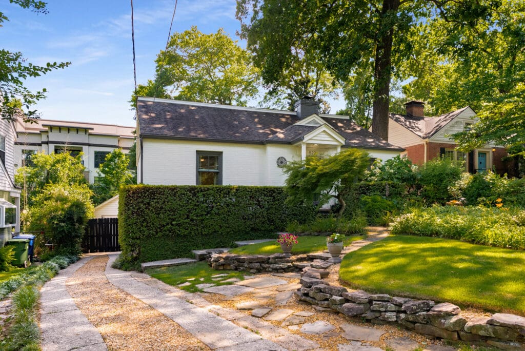 Beautifully Renovated Bungalow Near Midtown and the Atlanta Beltline