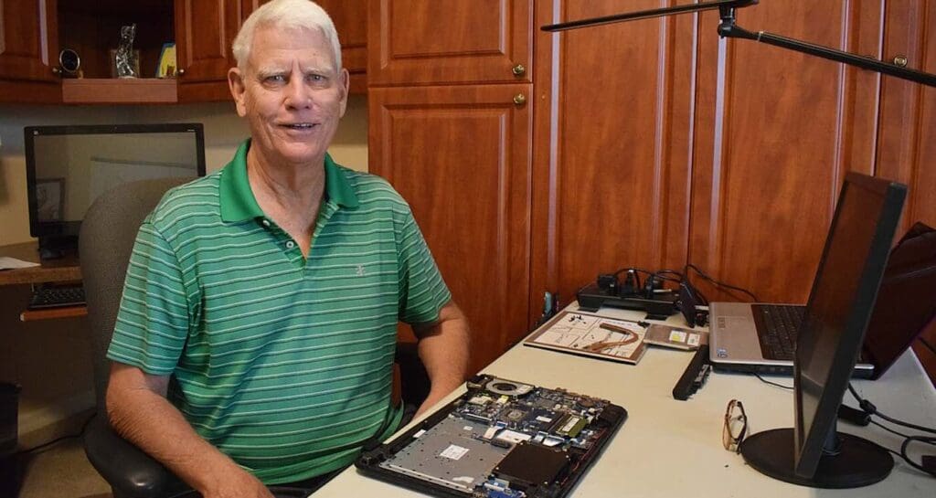 Retired ‘Tech Fairy’ Rebuilds Old Computers and Gives Them to Folks Who Can’t Afford One–700 Gifted So Far