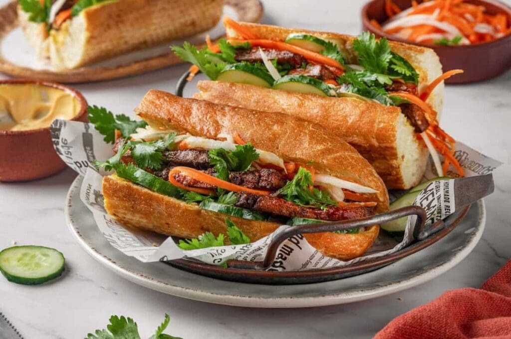 Bánh mì sandwiches with vegetables on plate.