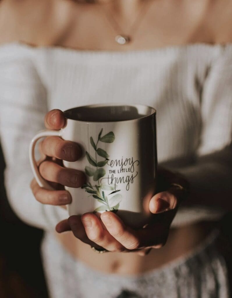 10 Benefits of Hibiscus Tea—Get Better Skin and Healthy Body! 10 Benefits of Hibiscus Tea—Get Better Skin and Healthy Body!