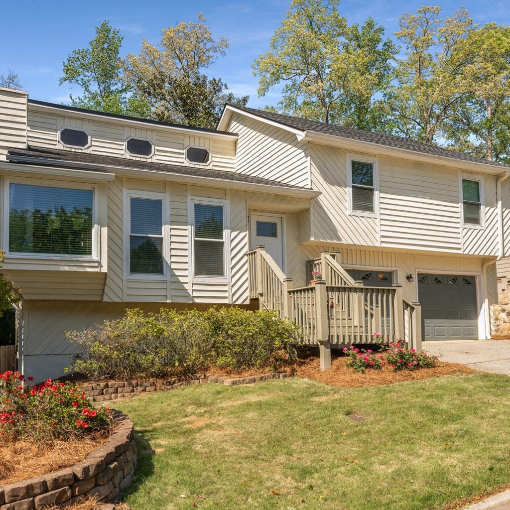 Contemporary Home in the Heart of Brookhaven