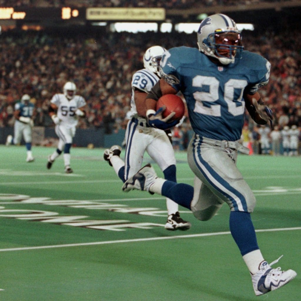 Detroit Lions running back Barry Sanders (20) races down the sideline for 80-yards and a touchdown against the Indianapolis Colts on Nov. 23, 1997, in Pontiac, Michigan. Photo credit: Tom Pidgeon, The Associated Press