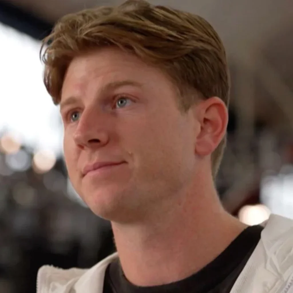 Paralympic medalist Hunter Woodhall reflects on overcoming obstacles: "I'm not giving up"