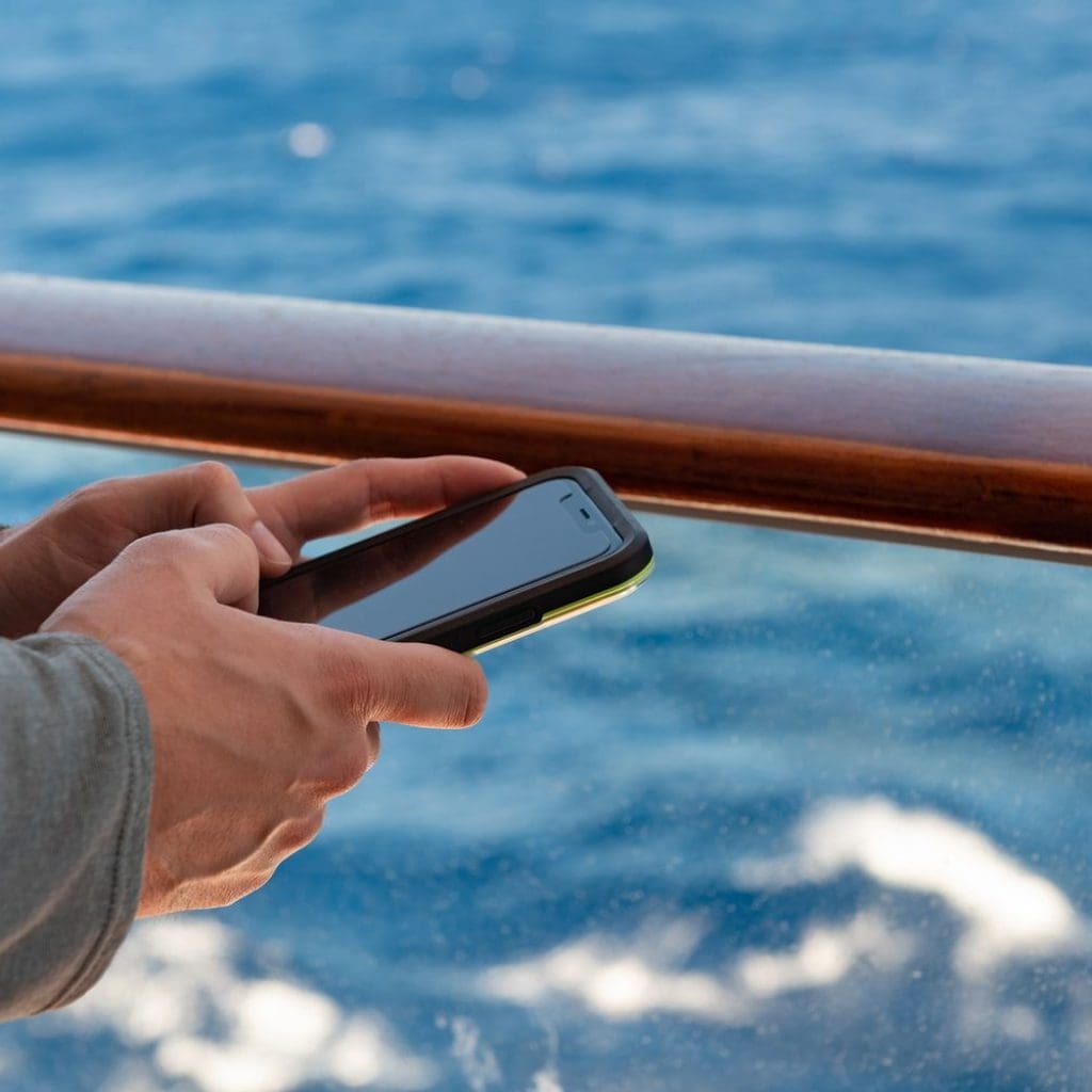 What Happens If You Don't Turn on Airplane Mode on a Cruise?