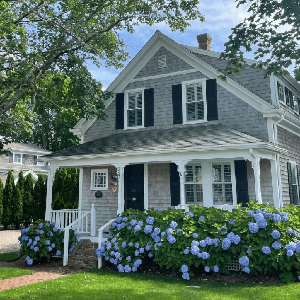 An image of a house that have been listed for sale.
