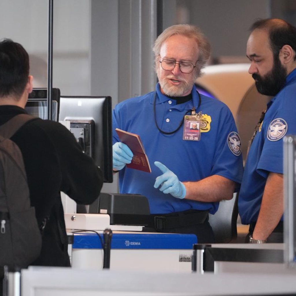 Verizon waives late fees for federal workers affected by partial DHS shutdown Verizon waives late fees for federal workers affected by partial DHS shutdown