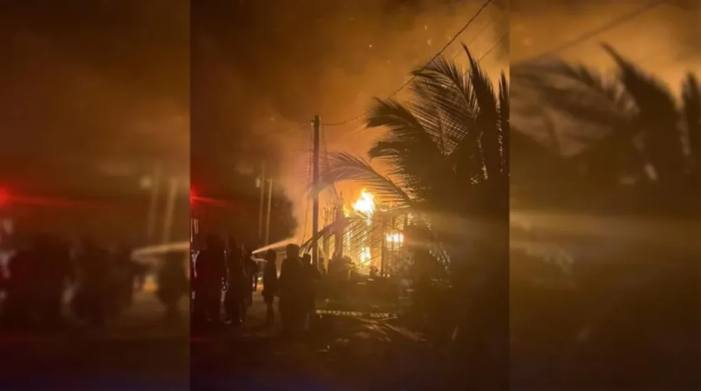 Belize: Fire leaves family of 19 homeless after house destroyed in minutes Belize: Fire leaves family of 19 homeless after house destroyed in minutes
