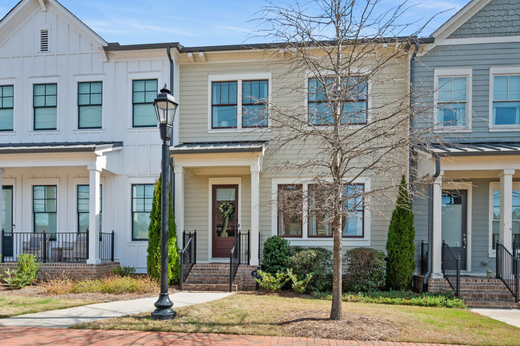 Upscale Living and Lock-and-Leave Convenience in Roswell Upscale Living and Lock-and-Leave Convenience in Roswell