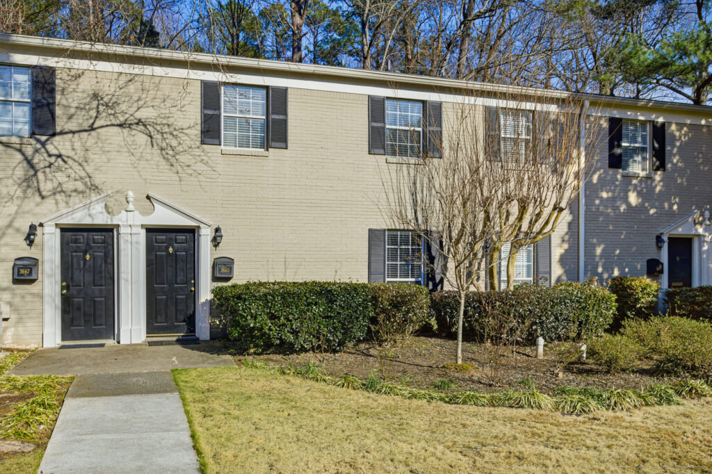 Charming Townhome Tucked into the Heart of Vinings