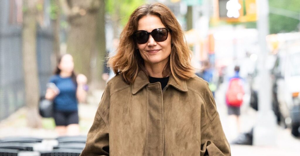Fashion People Are Wearing This Dated Denim With Ballet Flats