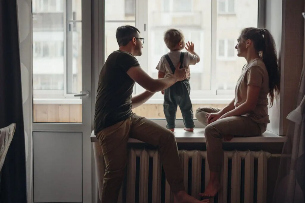 Becoming a parent may make you love your partner less Becoming a parent may make you love your partner less