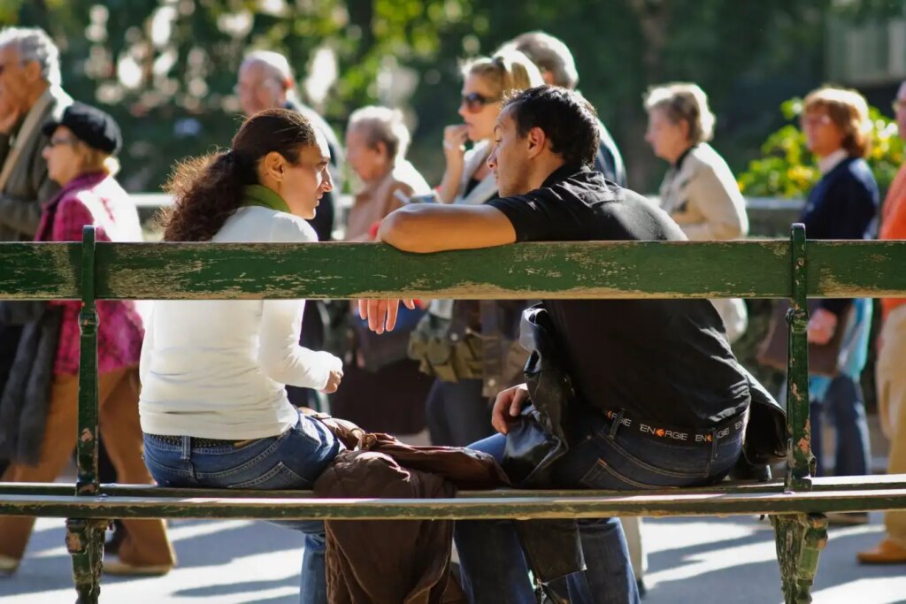 How to sparkle in conversation with strangers How to sparkle in conversation with strangers