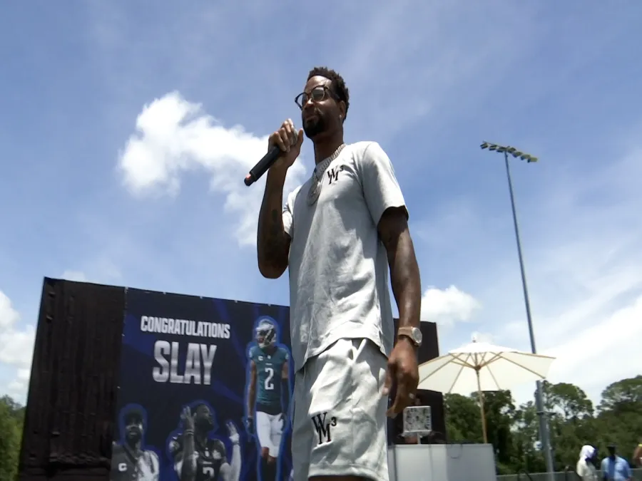 Former NFL star hosts retirement event in Brunswick Former NFL star hosts retirement event in Brunswick