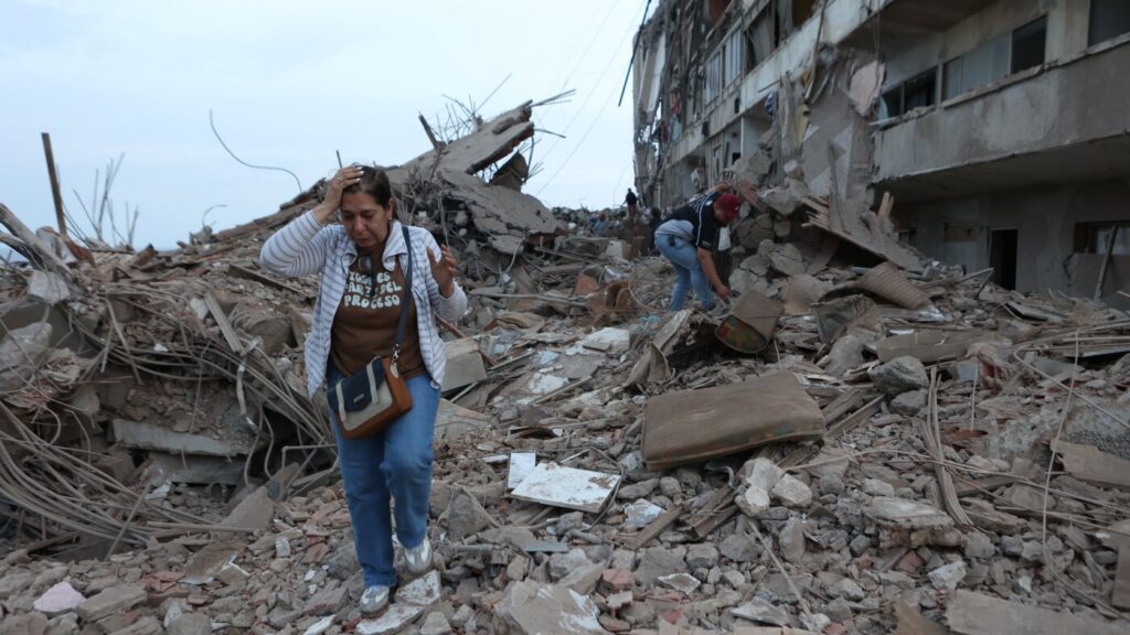 Venezuela earthquakes death toll climbs as rescue efforts continue : NPR