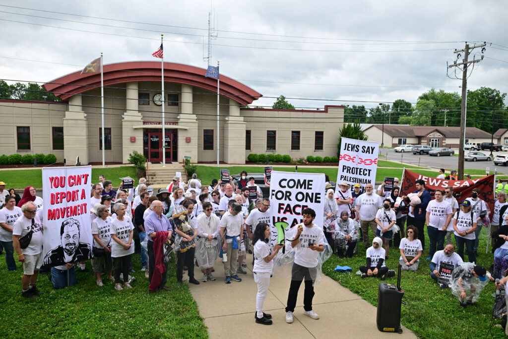 Jewish groups rally in support of Milwaukee Muslim leader detained in ICE jail Jewish groups rally in support of Milwaukee Muslim leader detained in ICE jail