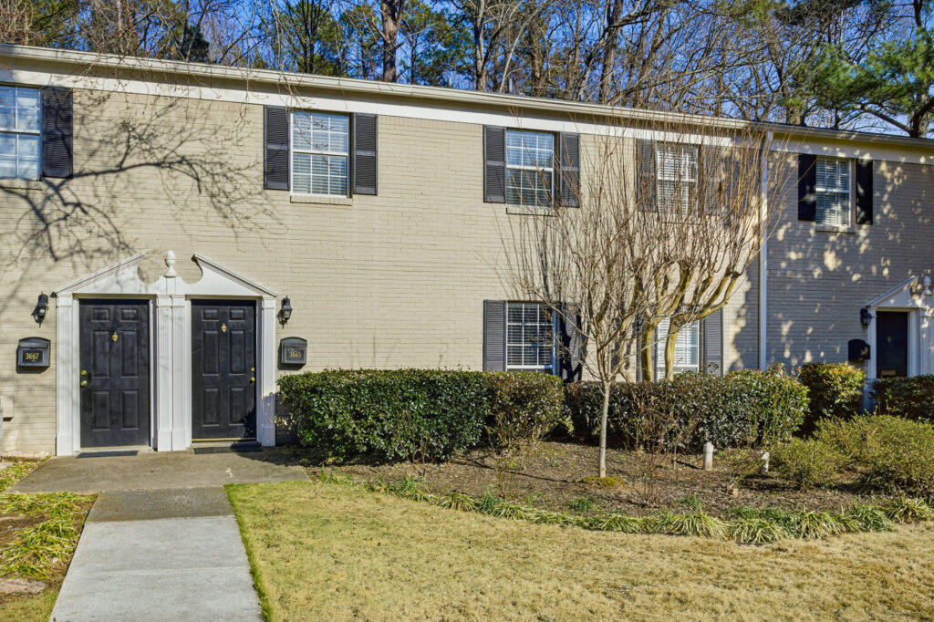 Discover Low-Maintenance Living in Historic Vinings
