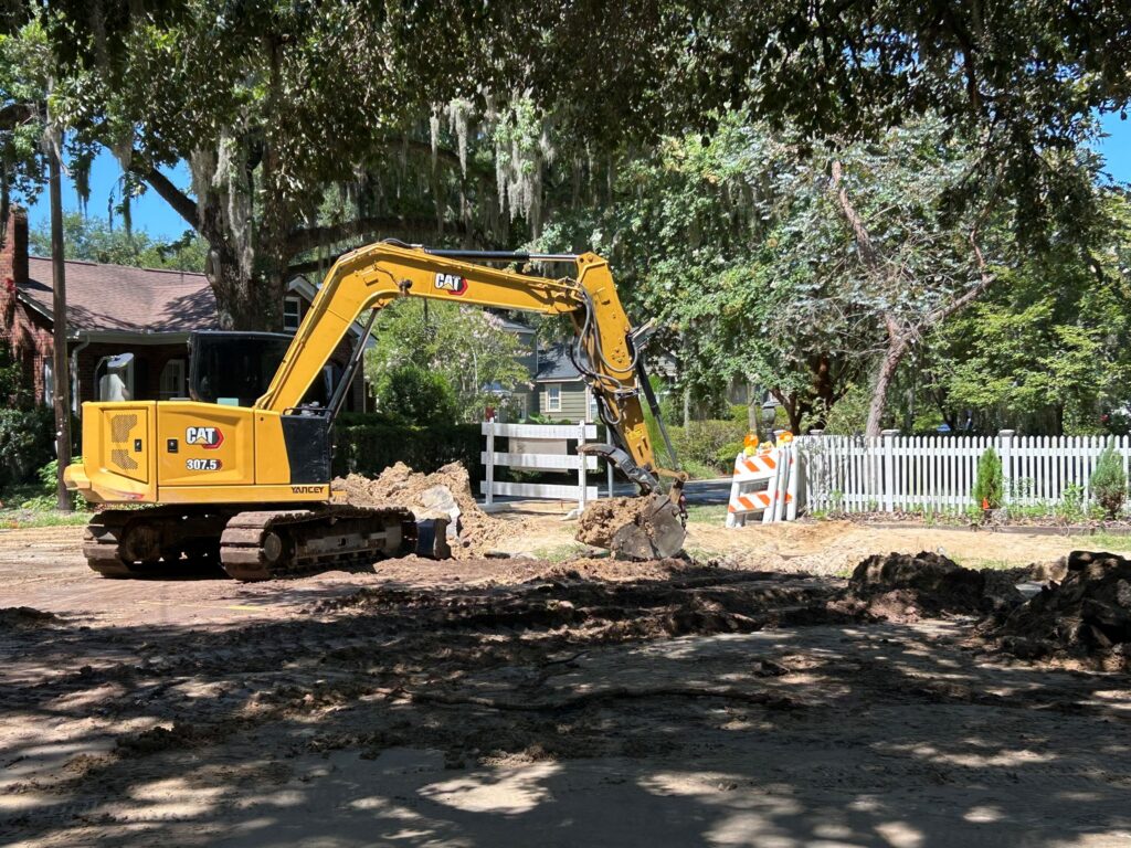 Traffic Alert: Bee Road Closure Due to Water Main Break • Savannah, GA Traffic Alert: Bee Road Closure Due to Water Main Break • Savannah, GA