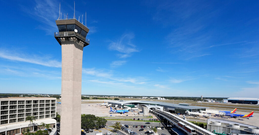 Three Airports Plan to Ditch T.S.A. Agents Amid Push for Private Security