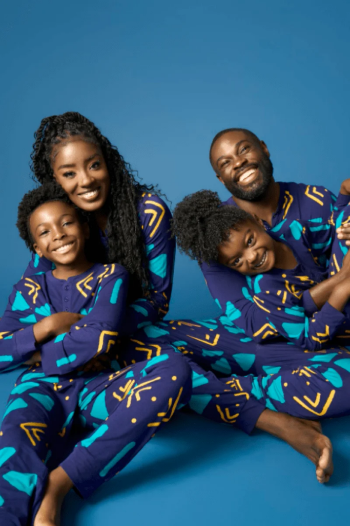 Picture-Perfect Family Holiday Outfits: Matching Pajamas & Sweaters Yo Picture-Perfect Family Holiday Outfits: Matching Pajamas & Sweaters Yo