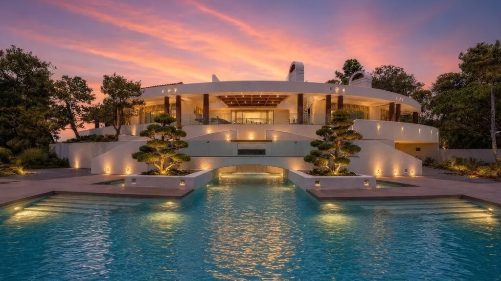 ‘Half Moon-Shaped’ Estate Comes With Flamboyant Pink Tennis Court realtor.com