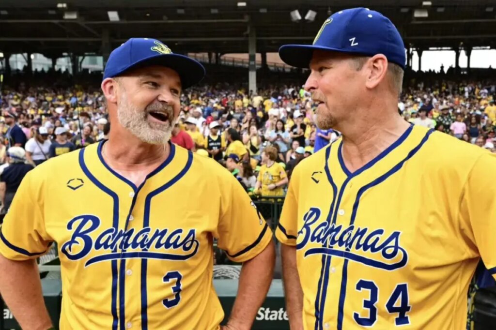 Kerry Wood throws crazy-cool trick pitch for Savannah Bananas Kerry Wood throws crazy-cool trick pitch for Savannah Bananas