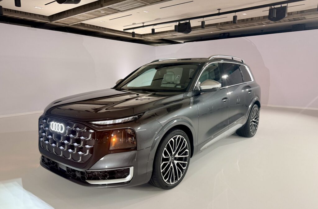 Flagship Luxury Performance: Audi’s 2027 Q9 and SQ9 Crash the Full-Size SUV Party Flagship Luxury Performance: Audi's 2027 Q9 and SQ9 Crash the Full-Size SUV Party