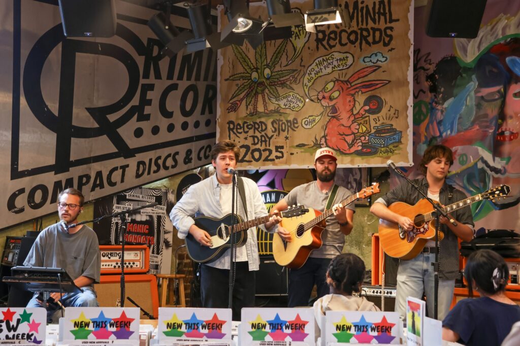 Spencer Strider kicks off annual vinyl giveaway Spencer Strider kicks off annual vinyl giveaway