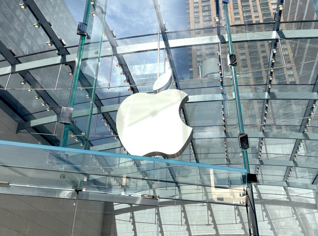 Report: Analyst Shatters Expectations of an All-Glass iPhone Apple logo