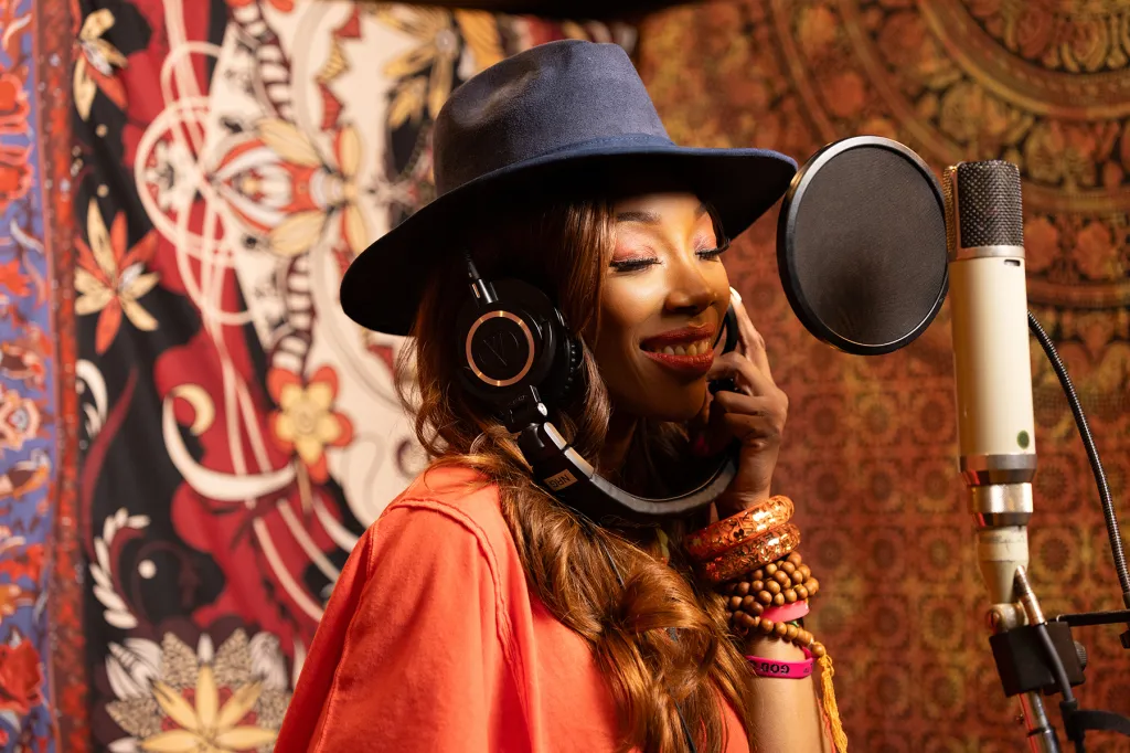 Brandy Revealed As Mystery Singer of ‘A Different World’ Theme Song Brandy Revealed As Mystery Singer of 'A Different World’ Theme Song