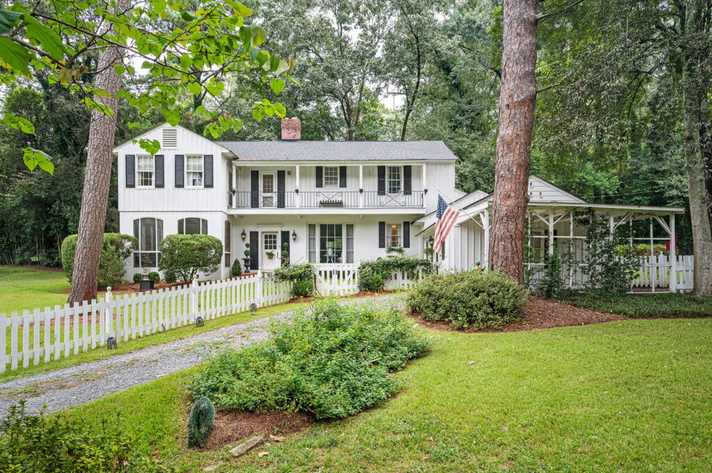 Historic Macon Residence Blends Original Details With Fresh Design Historic Macon Residence Blends Original Details With Fresh Design