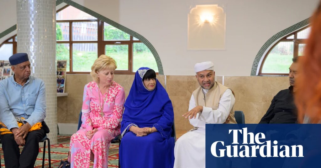 ‘The fears begin to fall away’: why Britain’s mosques are opening their doors to public | Communities ‘The fears begin to fall away’: why Britain’s mosques are opening their doors to public | Communities