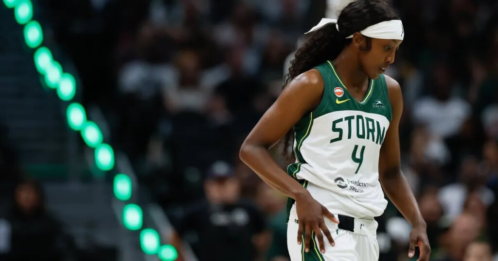 Storm's Flau'jae Johnson earns rookie honor Storm's Flau'jae Johnson earns rookie honor