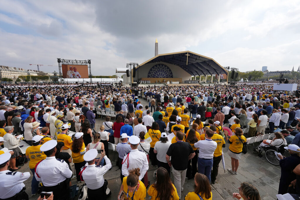 Pope Leo welcomes French converts and wades into liturgy debate