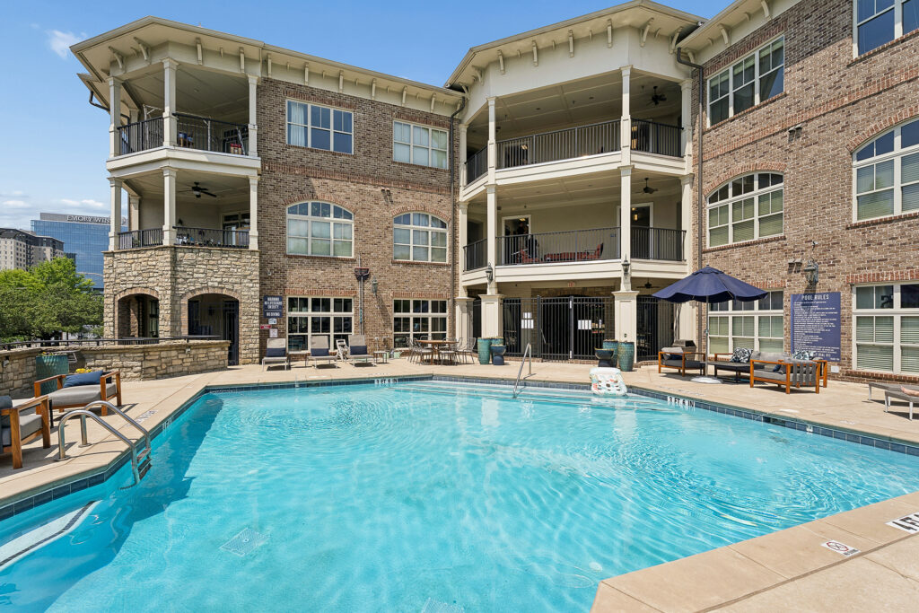 Corner Residence Offers Indoor-Outdoor Living in Midtown Corner Residence Offers Indoor-Outdoor Living in Midtown
