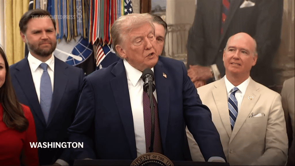 Trump’s Approval Rating Hits Record Low Just Two Weeks Ahead of Elections Trump's Approval Rating Hits Record Low Just Two Weeks Ahead of Elections