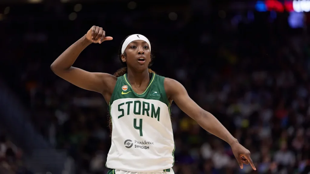 NBA Legend, Former LSU Teammate React After Flau’jae Johnson Surpasses Sue Bird & Lauren Jackson to Break Rookie Franchise Record EssentiallySports
