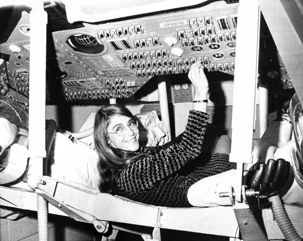 Margaret Hamilton, who led a software team for NASA's Apollo program, dies at 90